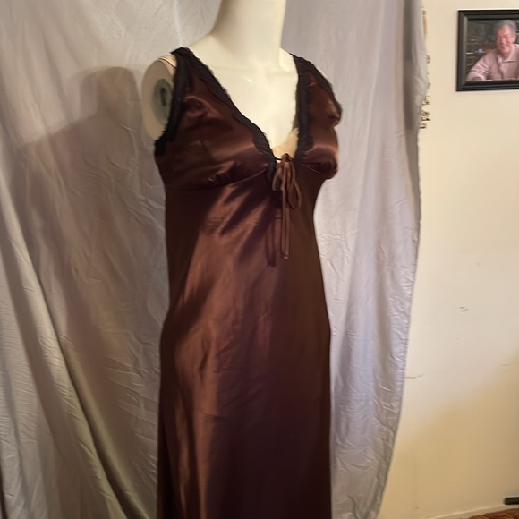 Nightgown chocolate satin - Picture 2 of 3